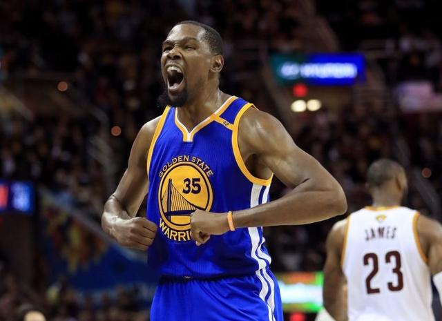 众多球迷和 众多球迷和